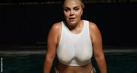 emillie model nude image