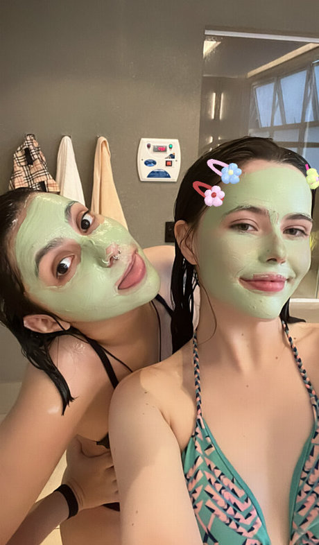 Melissa Nogas nude model picture