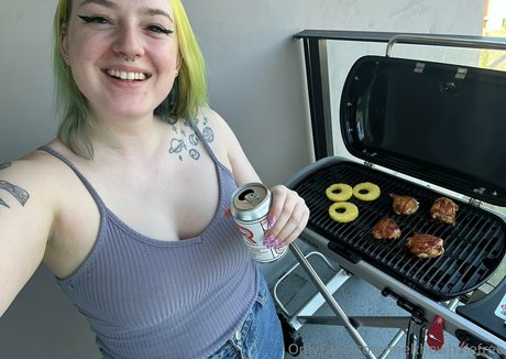 melthewhalefree erotic star archive