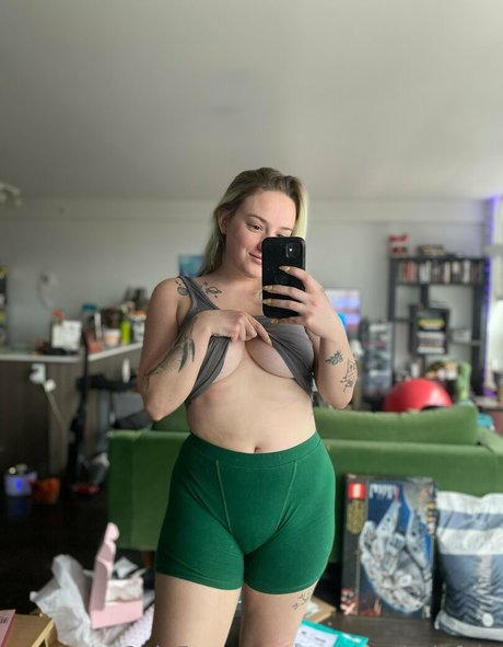 melthewhalefree nude star archive