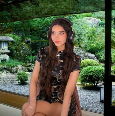 lydiaviolet pretty model pic