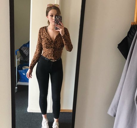 ball onlyfans erotic img