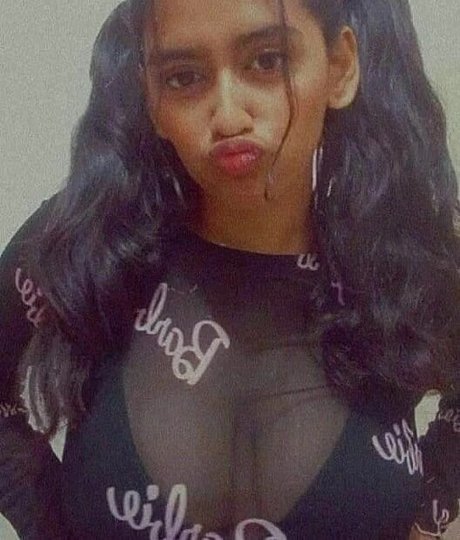 Sanjana Saba perfect star photo