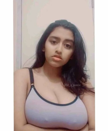 Sanjana Saba star top pic