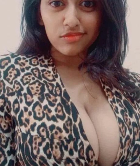 Sanjana Saba model pornographic picture