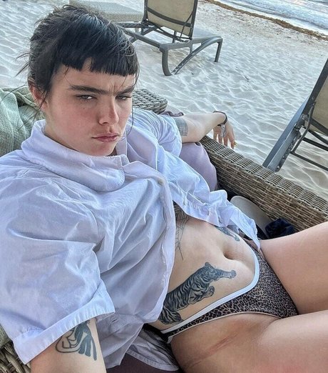 Benee nudes pornstar pic