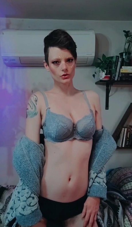 hennanuellerfree nice model image