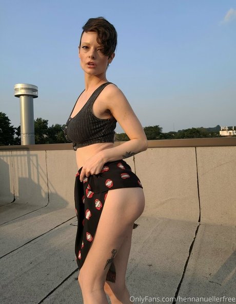 hennanuellerfree nude actress picture