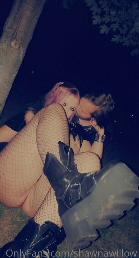 shawnawillow model naked picture