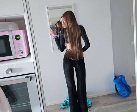 Pupuliini model erotic picture