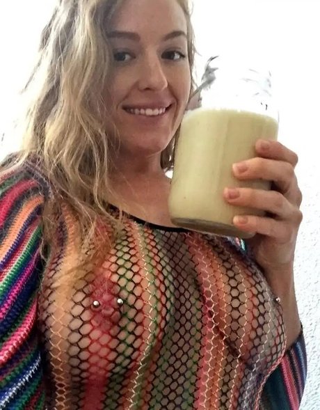 busty ir housewife beautiful star pic