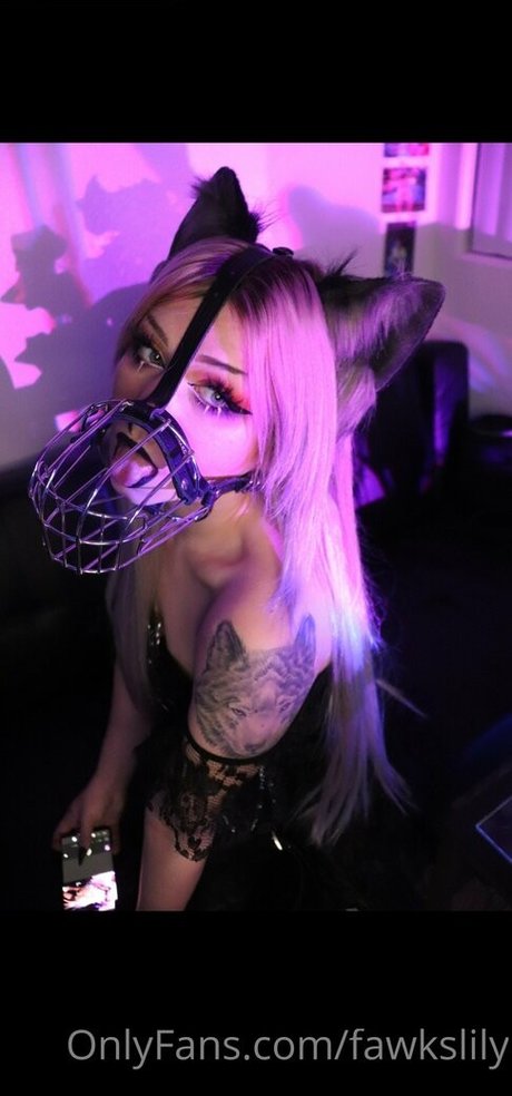 fawkslily model sex pics