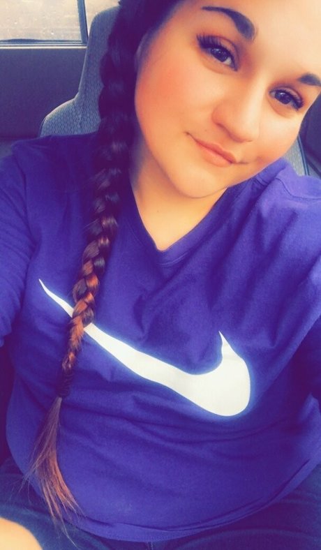 begformolly adult actress pics