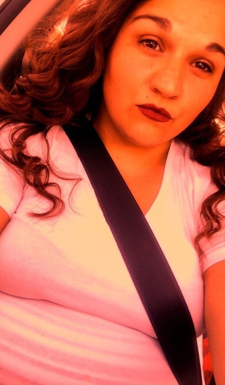 begformolly porn model picture