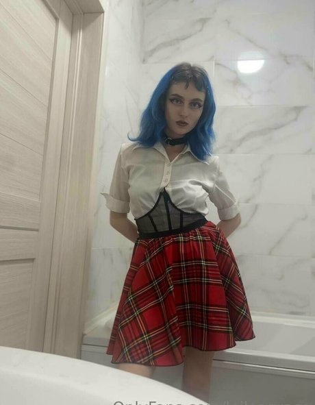 leilaagrace model top photo