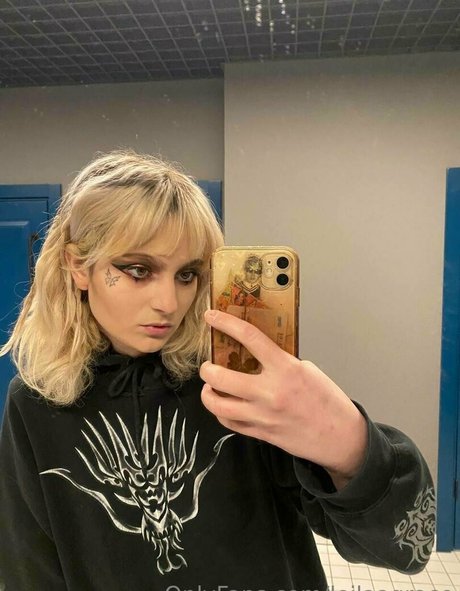 leilaagrace nudes actress pic