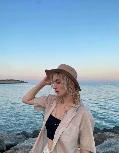 leilaagrace model adult photo