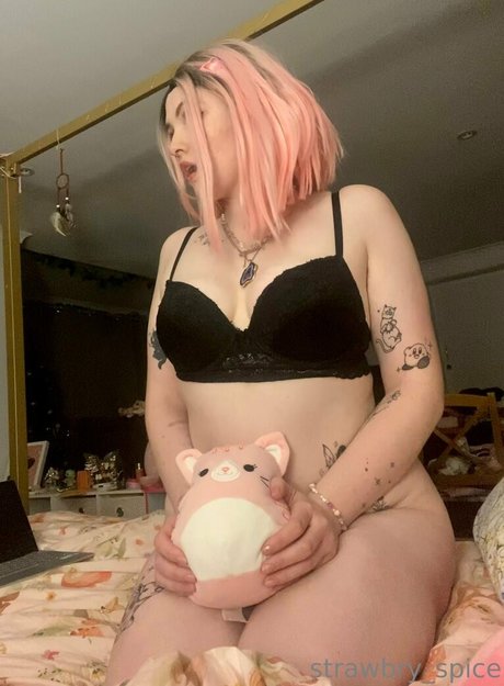 strawbryspice naked pornstar photo