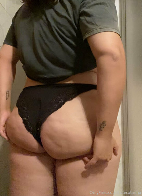 cutecatanna naked model pic