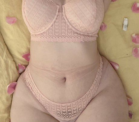 Therealegg2025 nude model pics