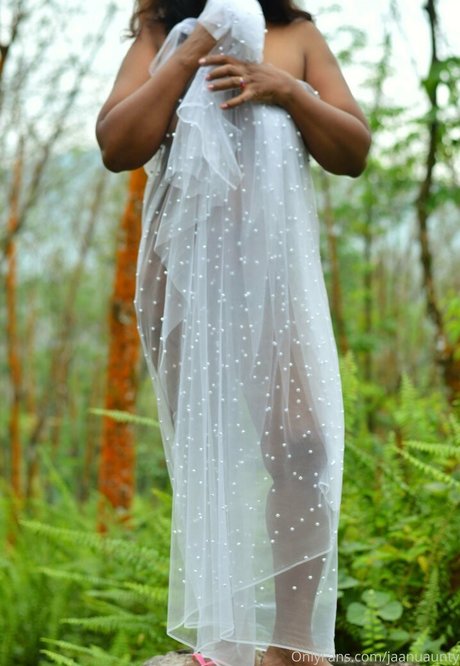 jaanuaunty art actress pictures