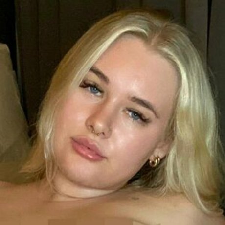 bllondeangellfree sexy pornstar image