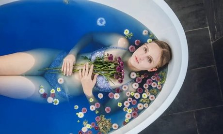 ich tina free model image