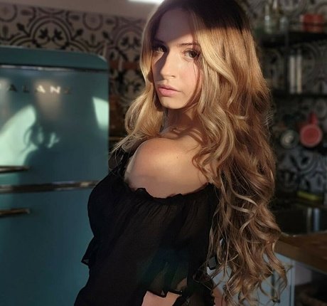 Gillian Aprils xxx model picture