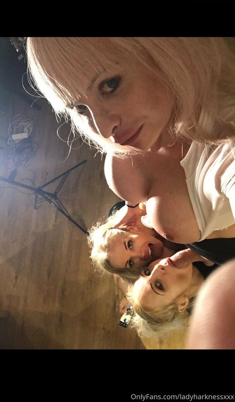 ladyharknessxxx star nice photo