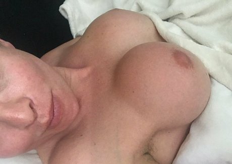 ladyharknessxxx model naked pics