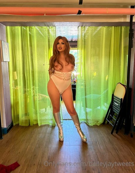 baileyjaytweets pretty model photo