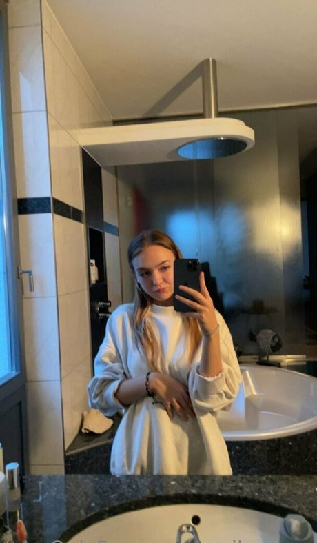 emilyxxoxo pornstar high quality pics