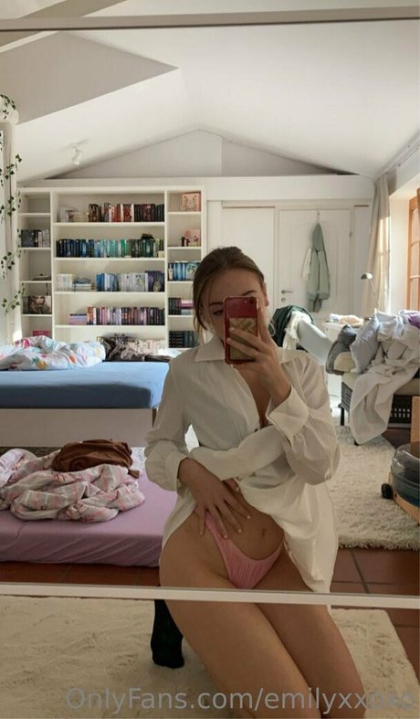 emilyxxoxo adult model gallery