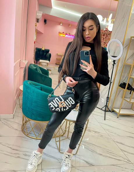 dinadimond hot actress galleries