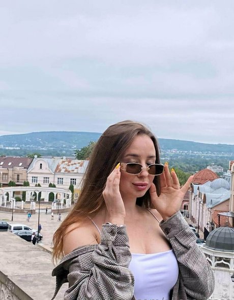 alicee kisss nice actress pictures