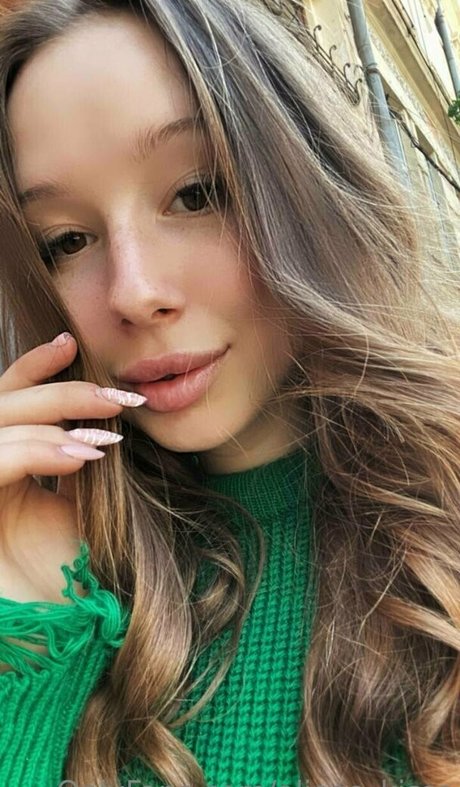 alicee kisss model pic