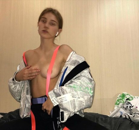 GingerTeeny model porn picture