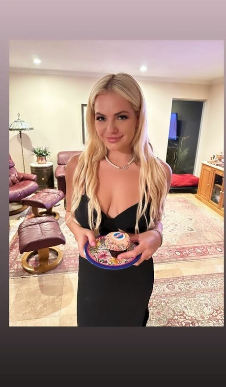 Kyla Deaver hot model img