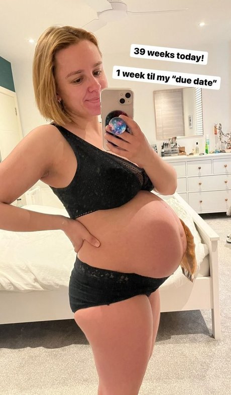 Hannah Witton nice model picture