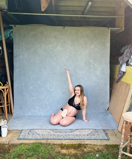 Hannah Witton free model image