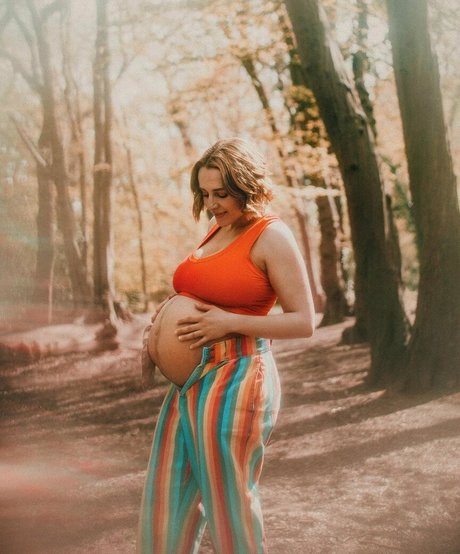 body onlyfans erotic images