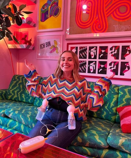 Hannah Witton erotic model image