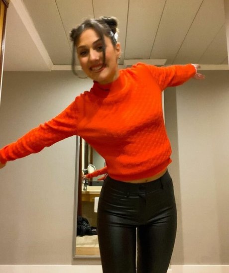 Sabela OT high quality actress photos