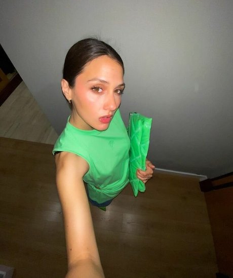 Sabela OT star naked image