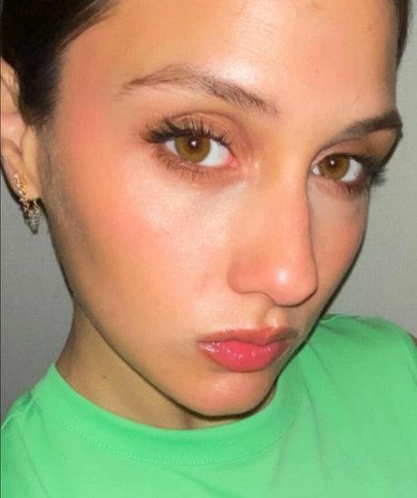 Sabela OT pretty actress photo