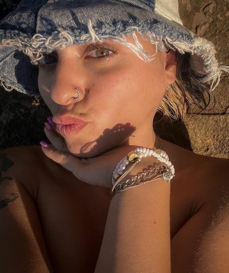 Marta De Lola model adult photos