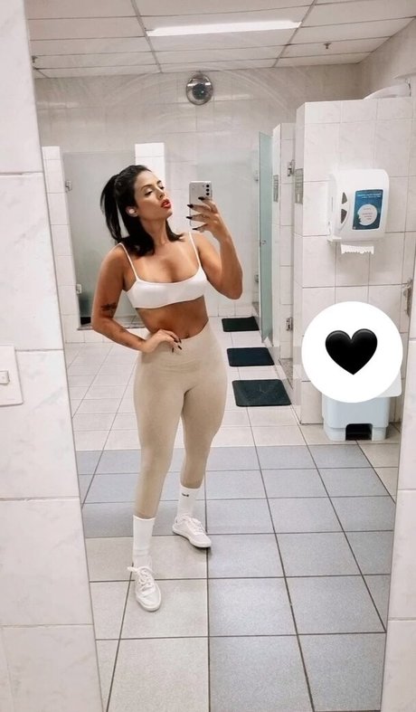 Juju Bellini model exclusive photos