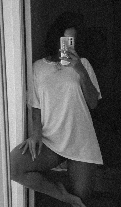 Juju Bellini model sexy gallery