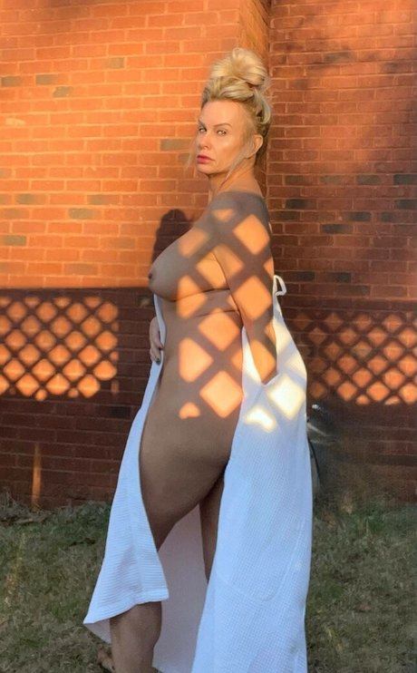 Rebeccalynne d model naked pic