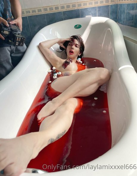 laylamixxxel666 naked model pic